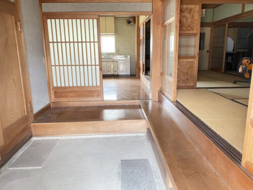 (玄関) (玄関)